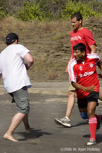 Futbol: Travis Peels Skin From His Foot