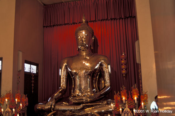 Golden Buddha in Wat Traimit